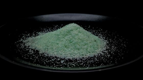 Dạng hạt tinh thể màu xanh lá cây tinh thể màu xanh lá cây cấp công nghiệp